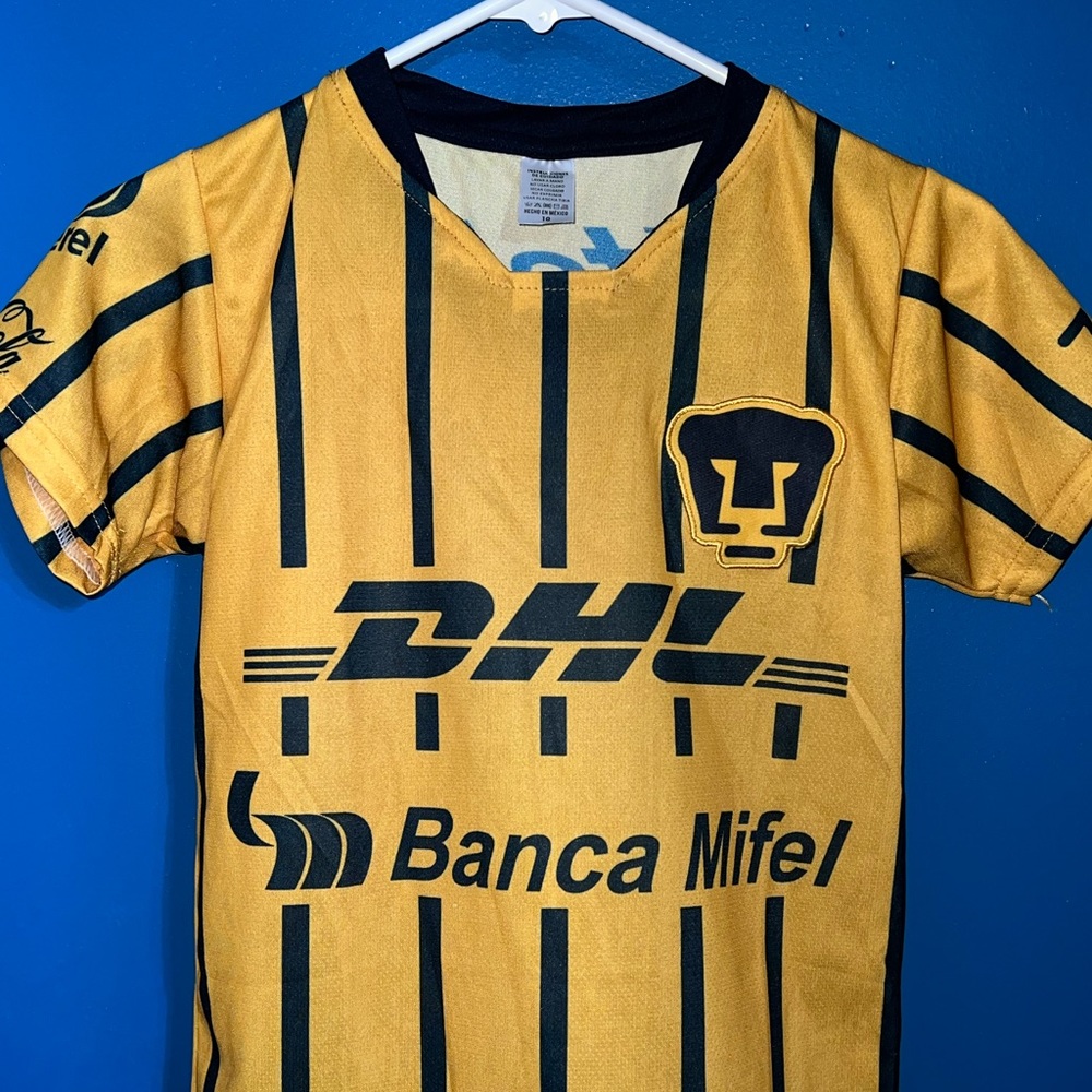 Kid’s Pumas UNAM soccer jersey